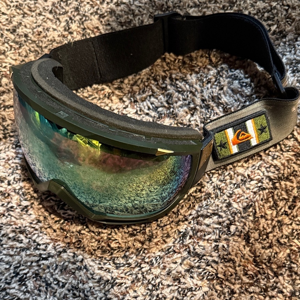 Quiksilver Green Mirrored Snow Goggles with Black Strap